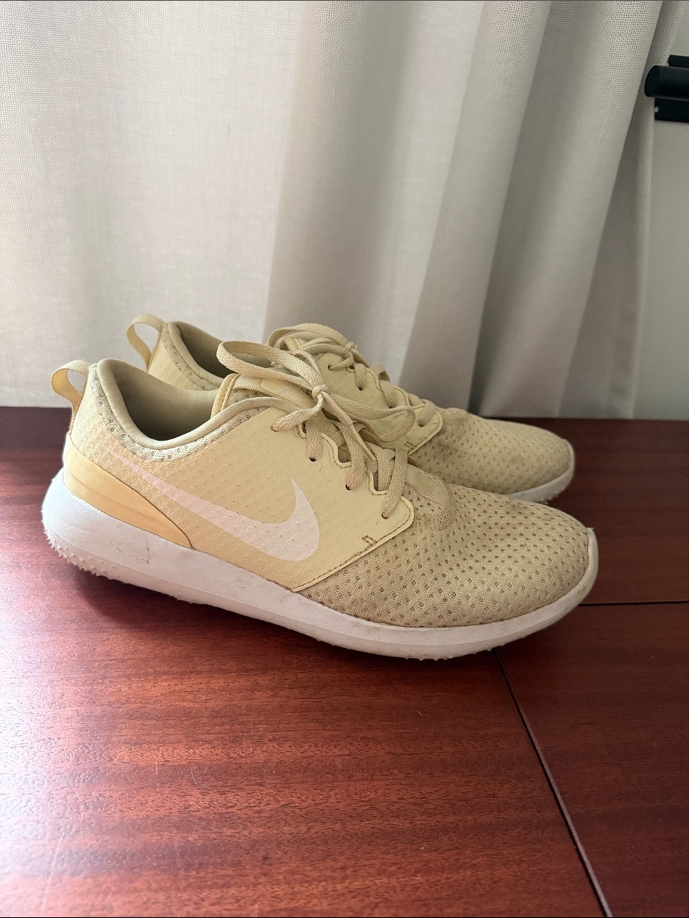 Nike Women’s Butter Yellow Golf Shoe